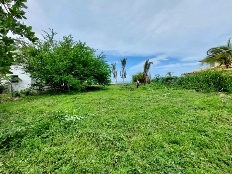 SE VENDE LOTE EN PLAYA MALIBU - 1