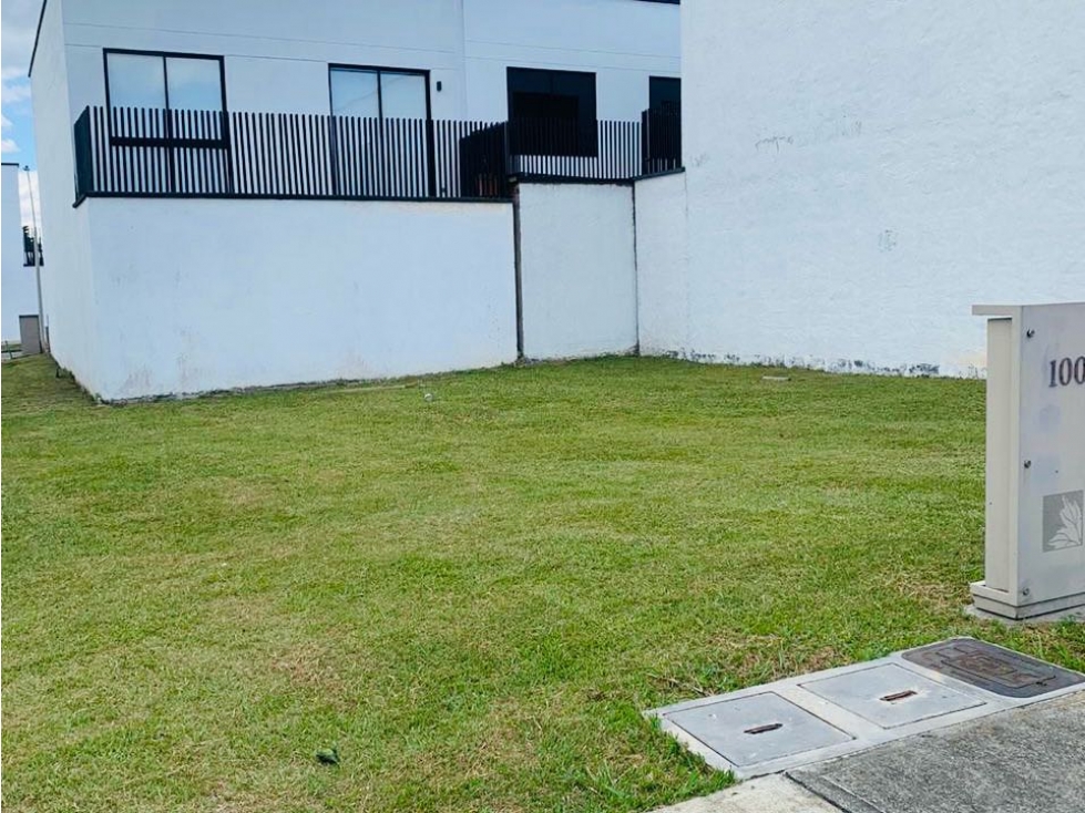 Se vende lote en unidad cerrada Llanogrande
