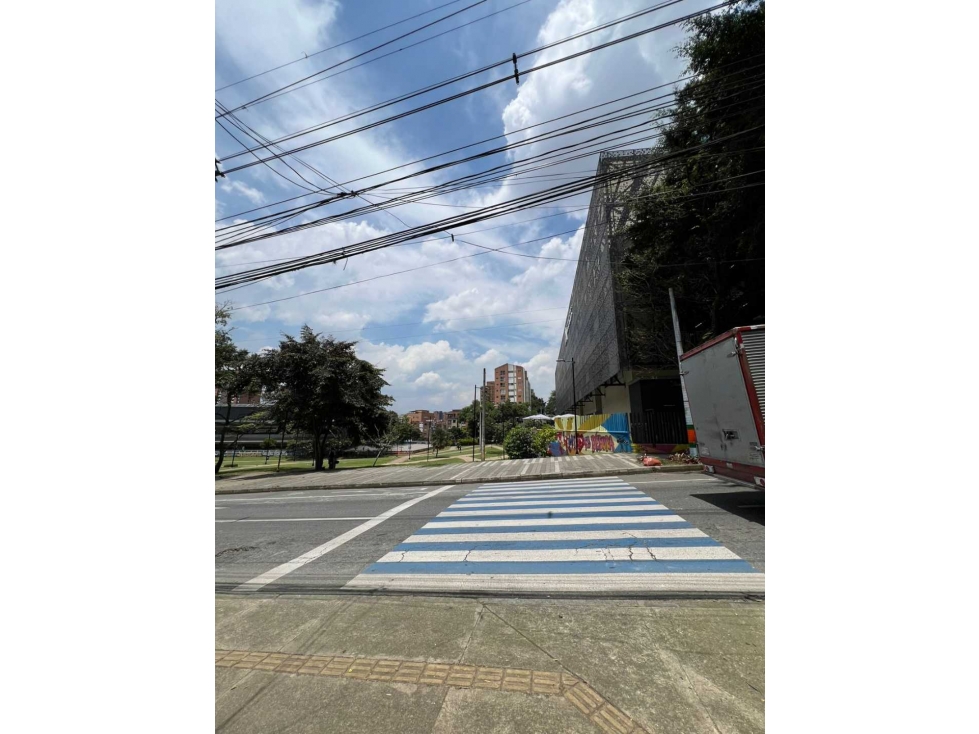 SE VENDE LOTE EN VIA PRINCIPAL DE ENVIGADO PARA DESARROLLO.