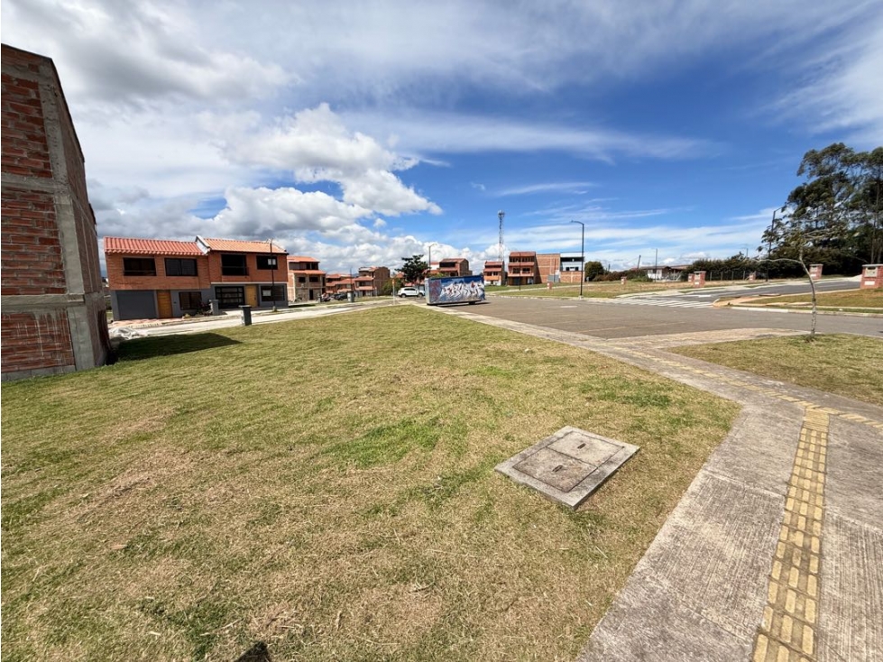 Se vende lote esquinero bifamiliar en Reserva, El Carmen de Viboral — foto 2