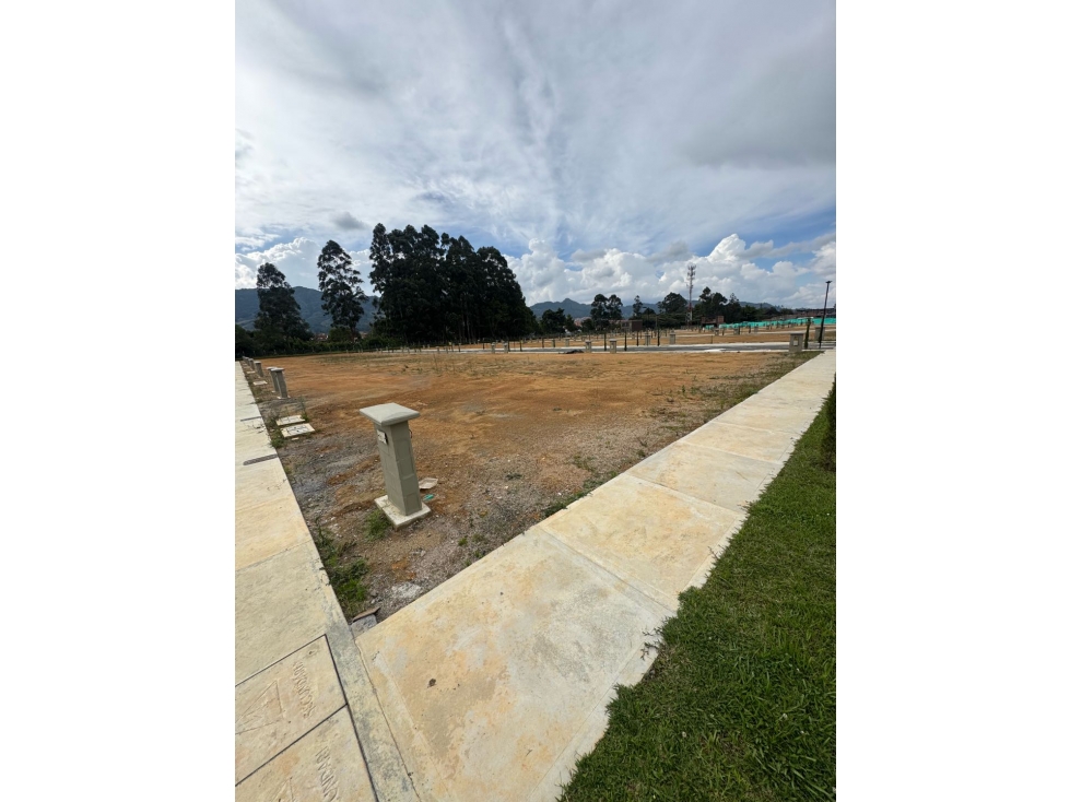 SE VENDE LOTE ESQUINERO EN LA CEJA PROYECTO CAMPESTRE REAL ÁREA 104 m2 - 4