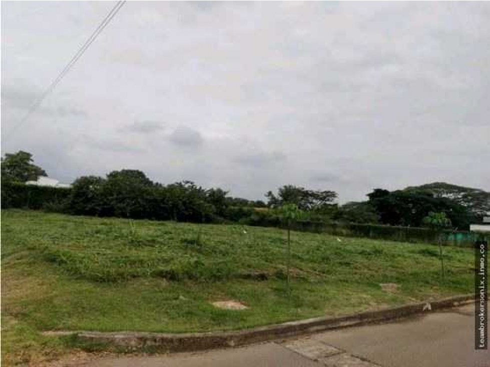 SE VENDE LOTE ESQUINERO EN LA MORADA IC - 1