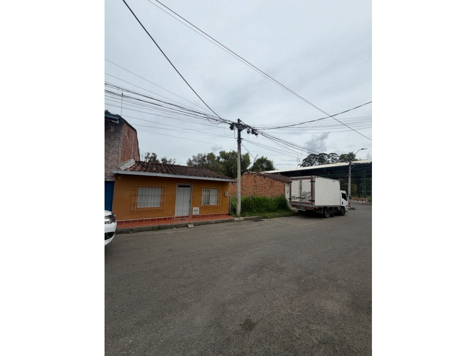 SE VENDE LOTE O SOLAR EN LA CEJA PARA HACER TRES PISOS Y MANSARDA - 2