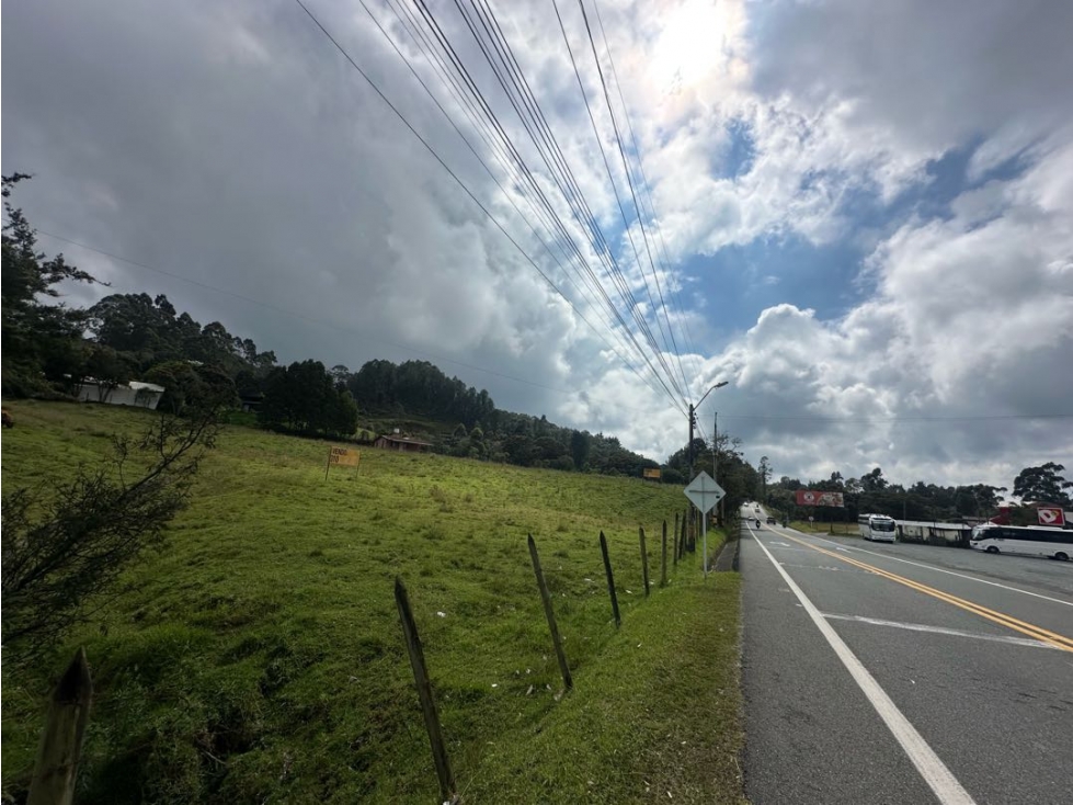 SE VENDE LOTE PARA DESARROLAR EN LA VEREDA PANTANILLO. ENVIGADO.
