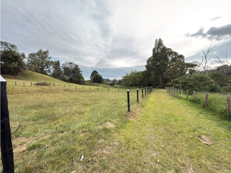 Se vende lote plano de 1.625 m² cerca a la vía El Canadá — foto 2