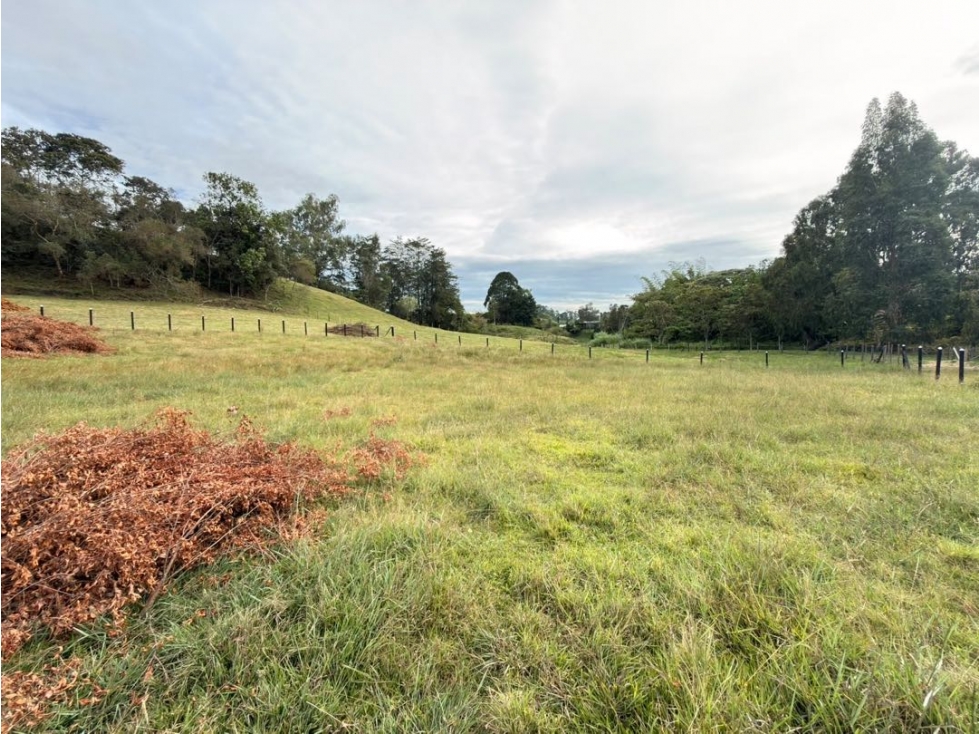 Se vende lote plano de 1.625 m² cerca a la vía El Canadá — foto 3