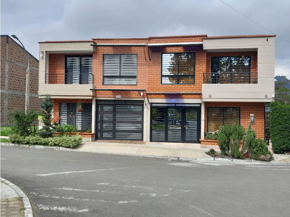 Se vende lote unifamiliar en Jardines de la Colombiere en La Ceja - 1