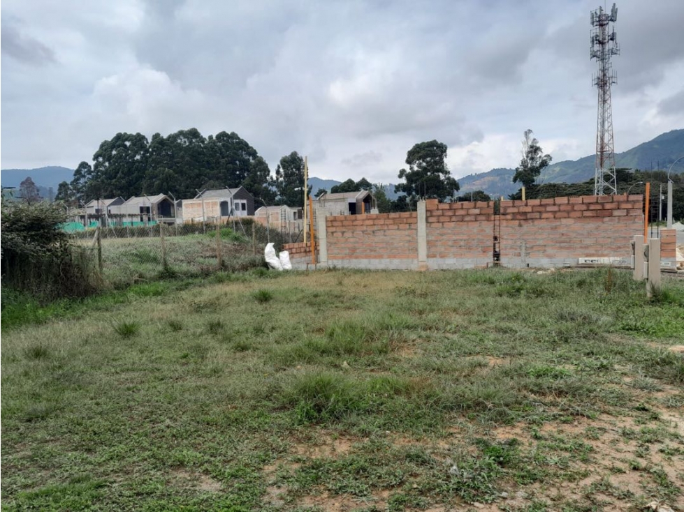 Se vende lote unifamiliar en Jardines de la Colombiere en La Ceja - 4