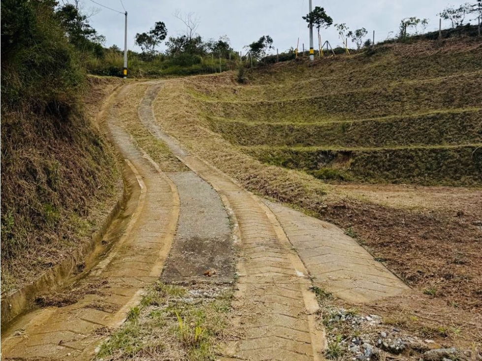 Se vende lote vía Guarne aeropuerto JMC
