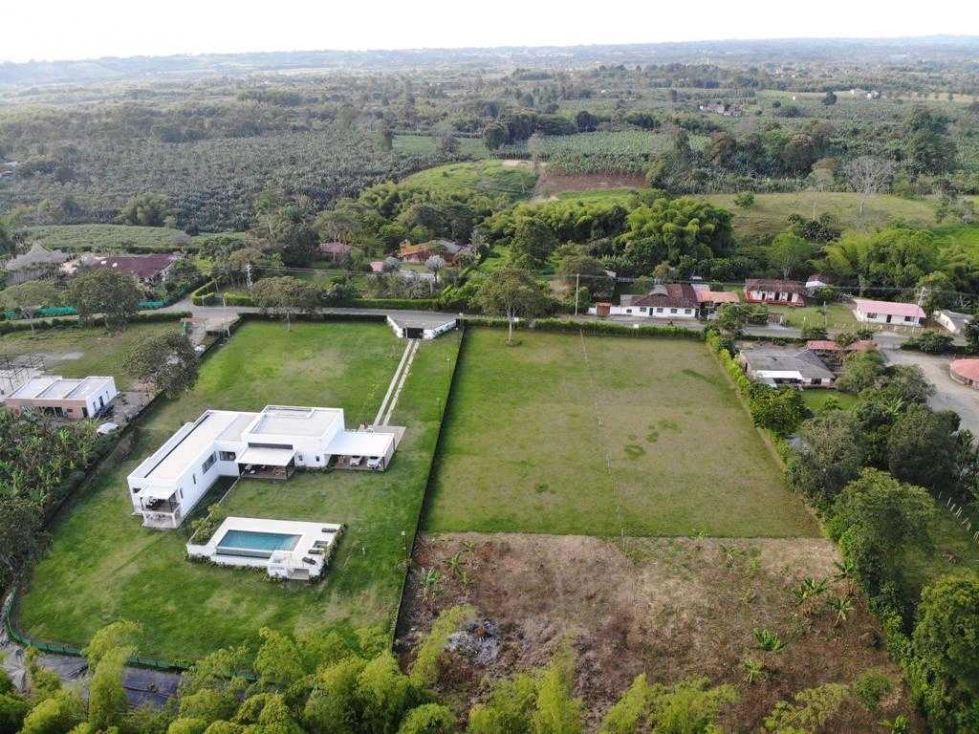 Se vende lote vía Pueblo Tapao