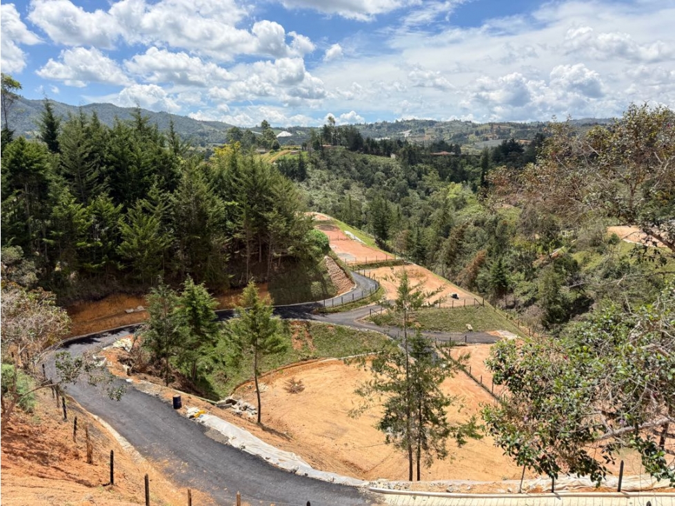 Se venden lotes de 2.000 m2 en condomio Entrebosque, San Vicente