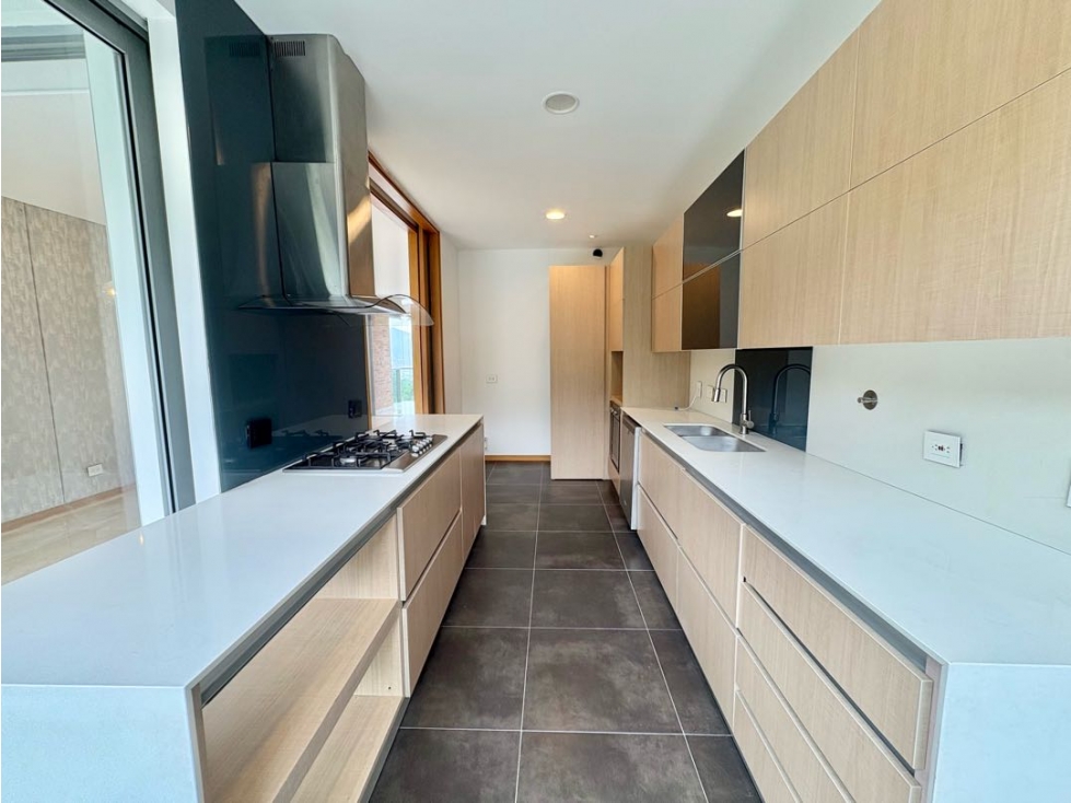 SE VENDE LUJOSO APT EN EXCLUSIVA UNIDAD - LOS BALSOS PARTE ALTA — foto 2