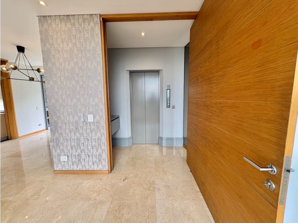 SE VENDE LUJOSO APT EN EXCLUSIVA UNIDAD - LOS BALSOS PARTE ALTA — foto 3