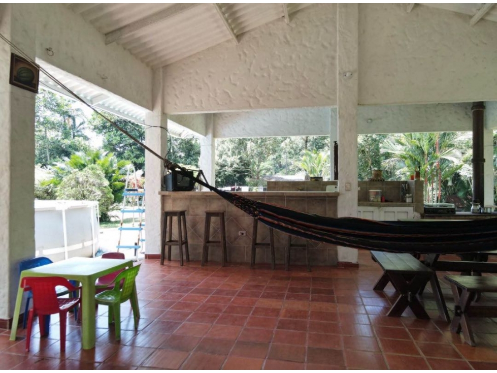 Se vende media hectárea con casas construidas restrepo - 3