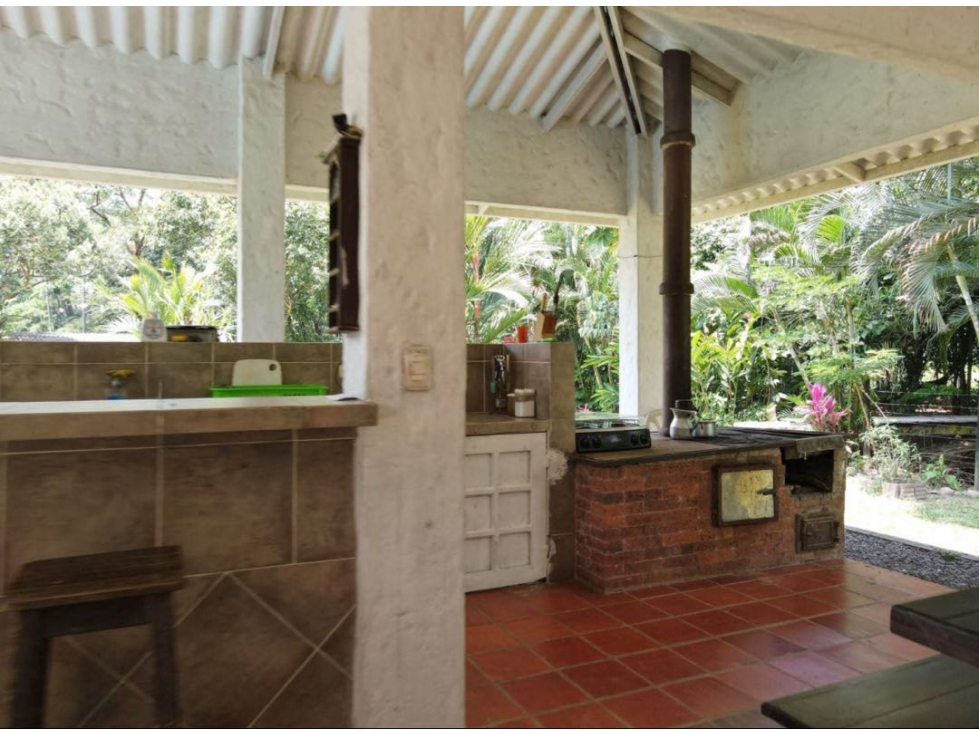 Se vende media hectárea con casas construidas restrepo - 4