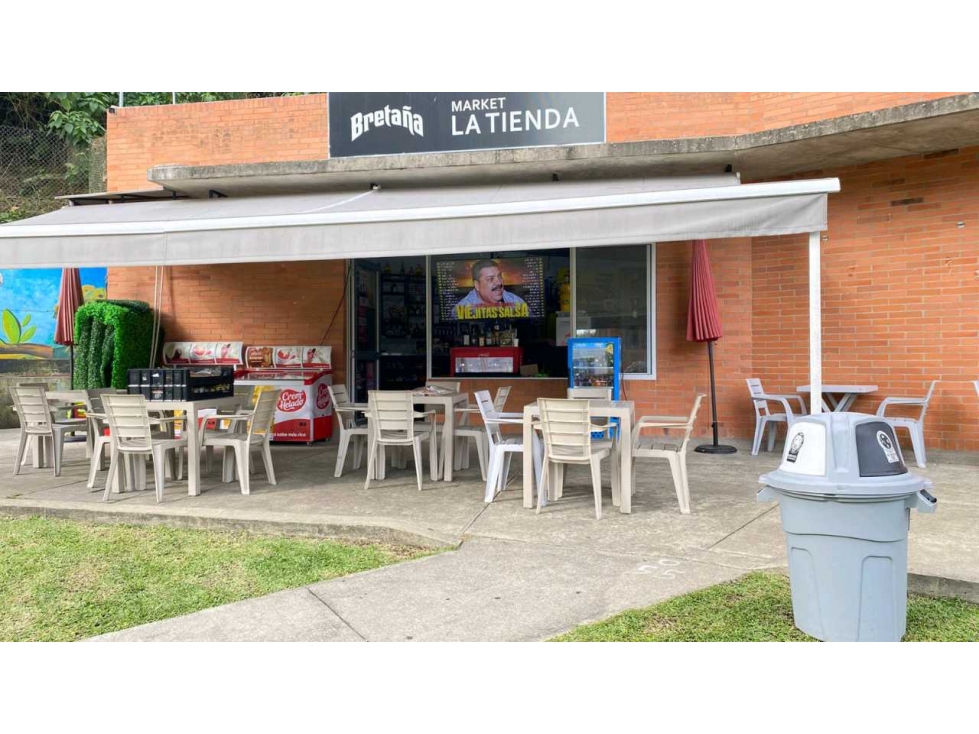 SE VENDE MINI MERCADO