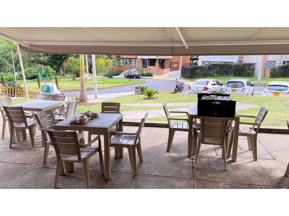 SE VENDE MINI MERCADO — foto 3