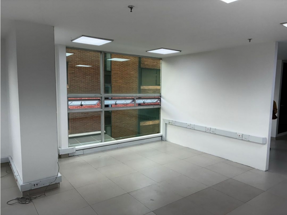 SE VENDE MODERNA OFICINA O CONSULTORIO EN CHICO.A