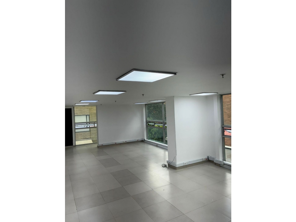SE VENDE MODERNA OFICINA O CONSULTORIO EN CHICO.A — foto 2