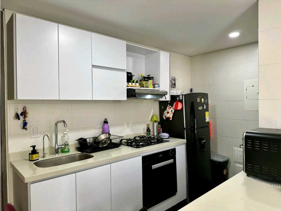 SE VENDE MODERNO APARTAMENTO EN LISBOA CEDRITOS — foto 4
