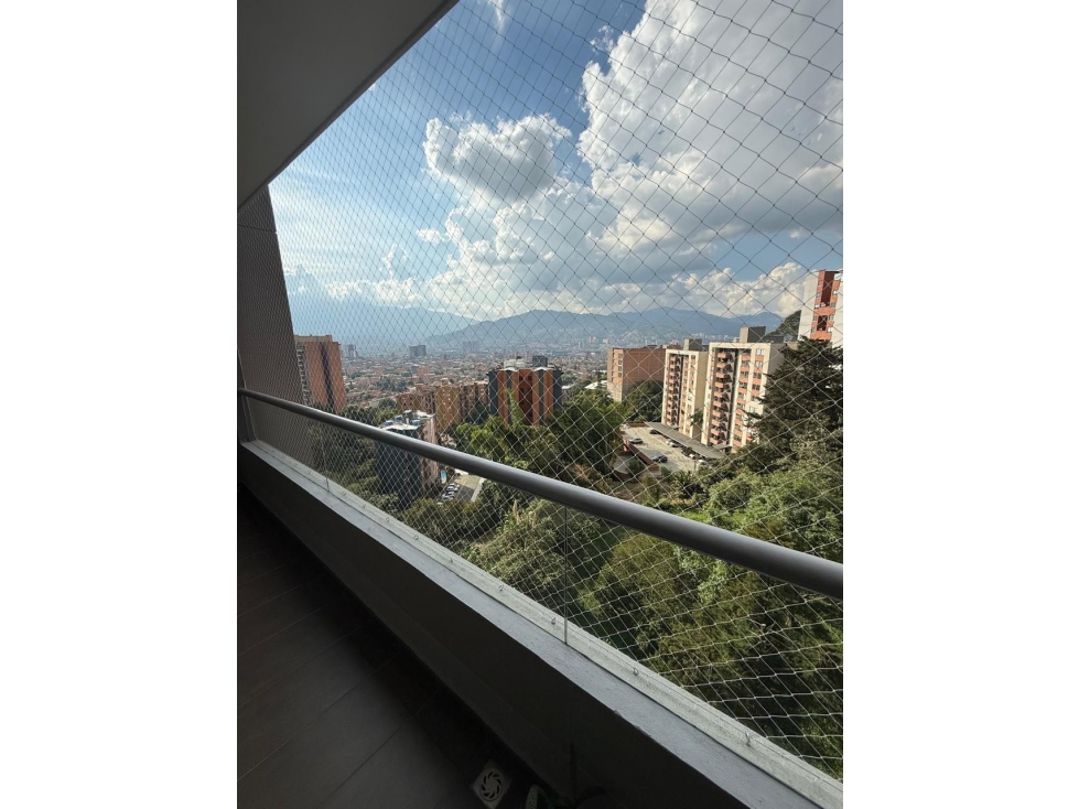 SE VENDE MODERNO APTO EN ENVIGADO CERCA AL MALL TERRACINA.