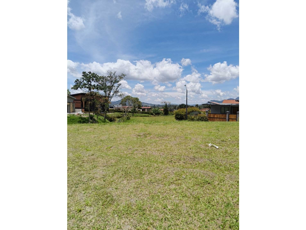 SE VENDE MUY BUEN LOTE EN LA CEJA,CON TOPOGRAFIA MUY BONITA,SEGURO. — foto 2