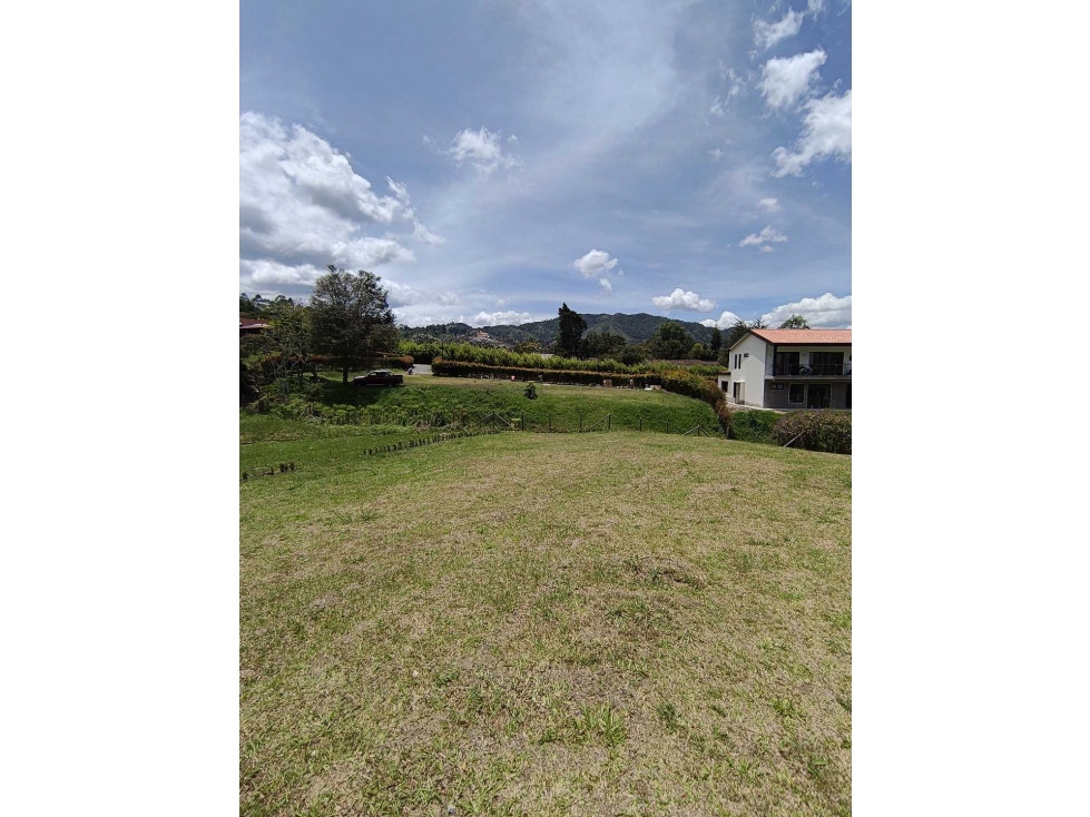 SE VENDE MUY BUEN LOTE EN LA CEJA,CON TOPOGRAFIA MUY BONITA,SEGURO. — foto 3