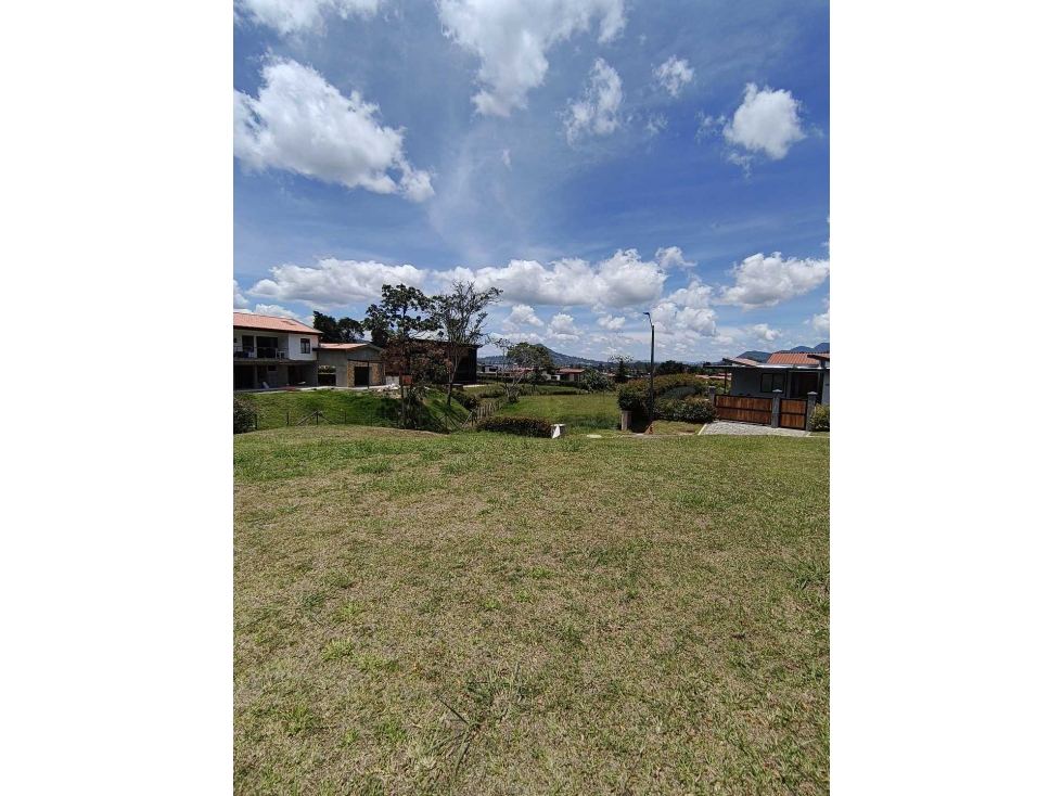 SE VENDE MUY BUEN LOTE EN LA CEJA,CON TOPOGRAFIA MUY BONITA,SEGURO. — foto 6