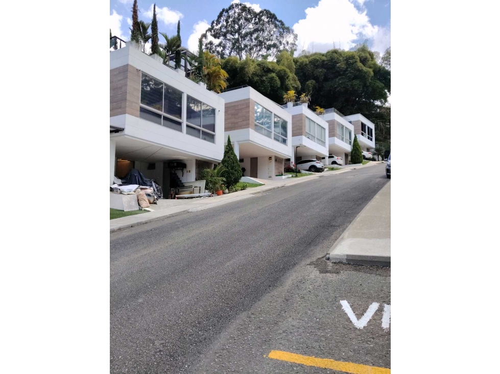 SE VENDE MUY BUENA CASA ENVIGADO CERCA A TERRACINA,DOMOTICA-TERRAZA