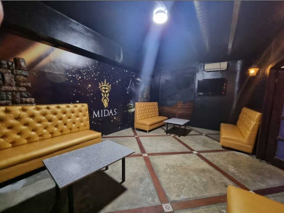 Se Vende Negocio Operativo de Bar Restaurante en la 12 de Octubre - 1