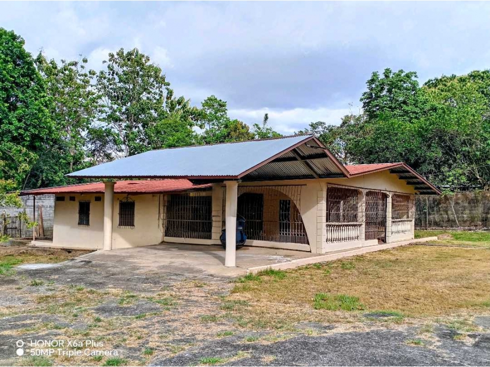Se vende amplia casa en San Pablo Nuevo. Negociable