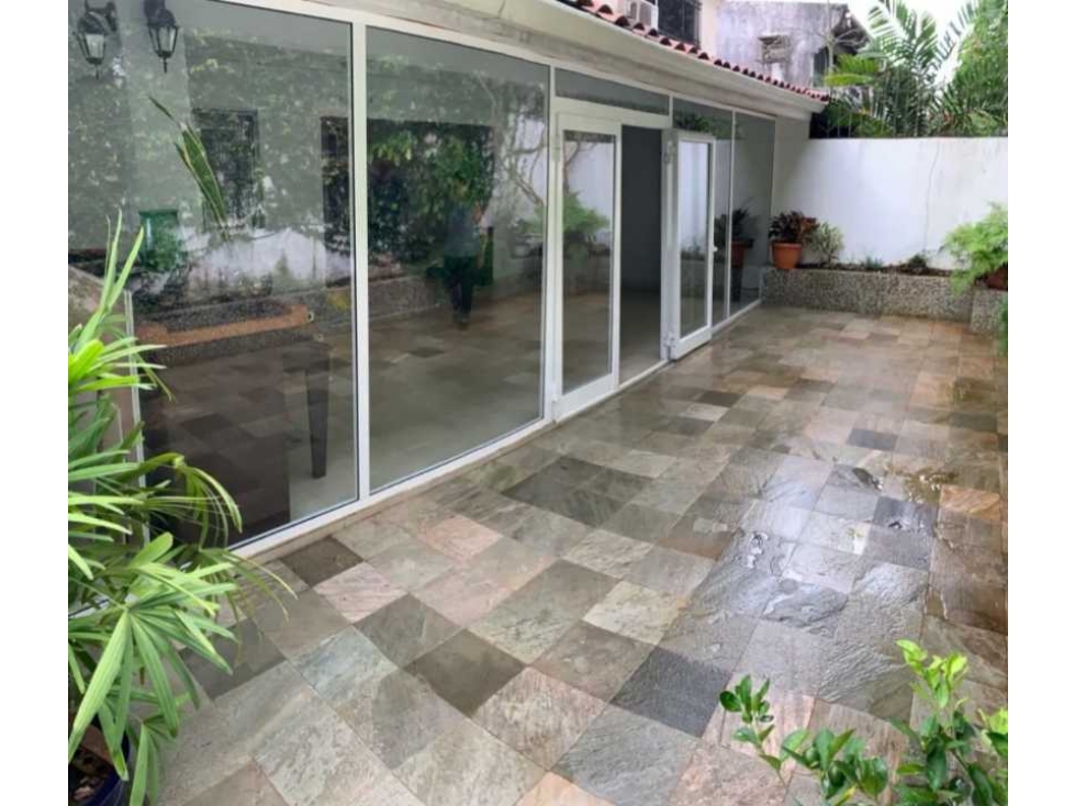 Se vende exclusiva Casa Residencial en La Alameda de 287 mts