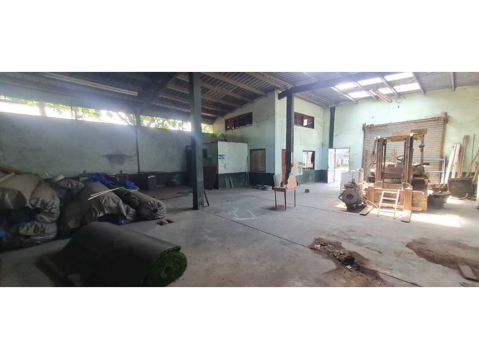 Se vende o alquila galera de 920 mts en Juan Diaz $550K - 2