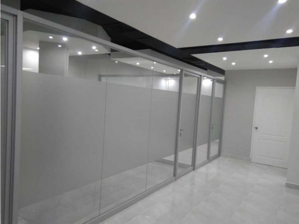 SE VENDE O ALQUILA OFICINA RECIEN REMODELADA - 3