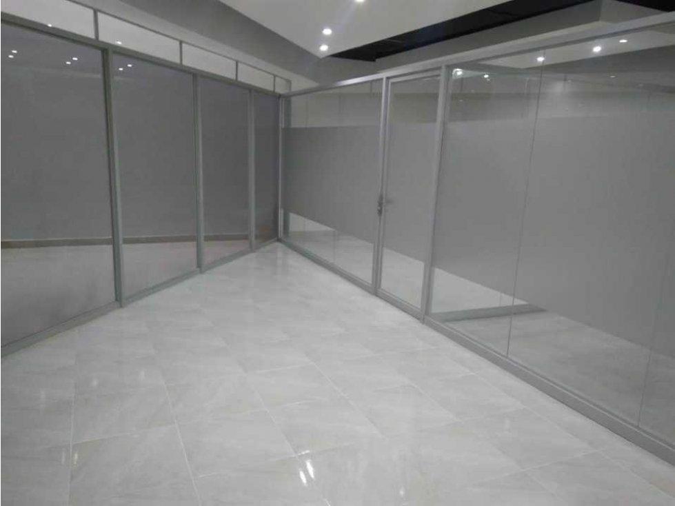 SE VENDE O ALQUILA OFICINA RECIEN REMODELADA - 4