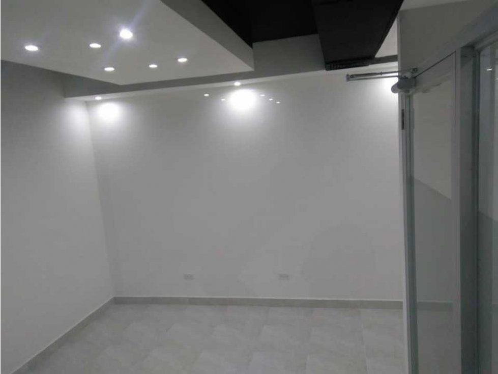 SE VENDE O ALQUILA OFICINA RECIEN REMODELADA - 5