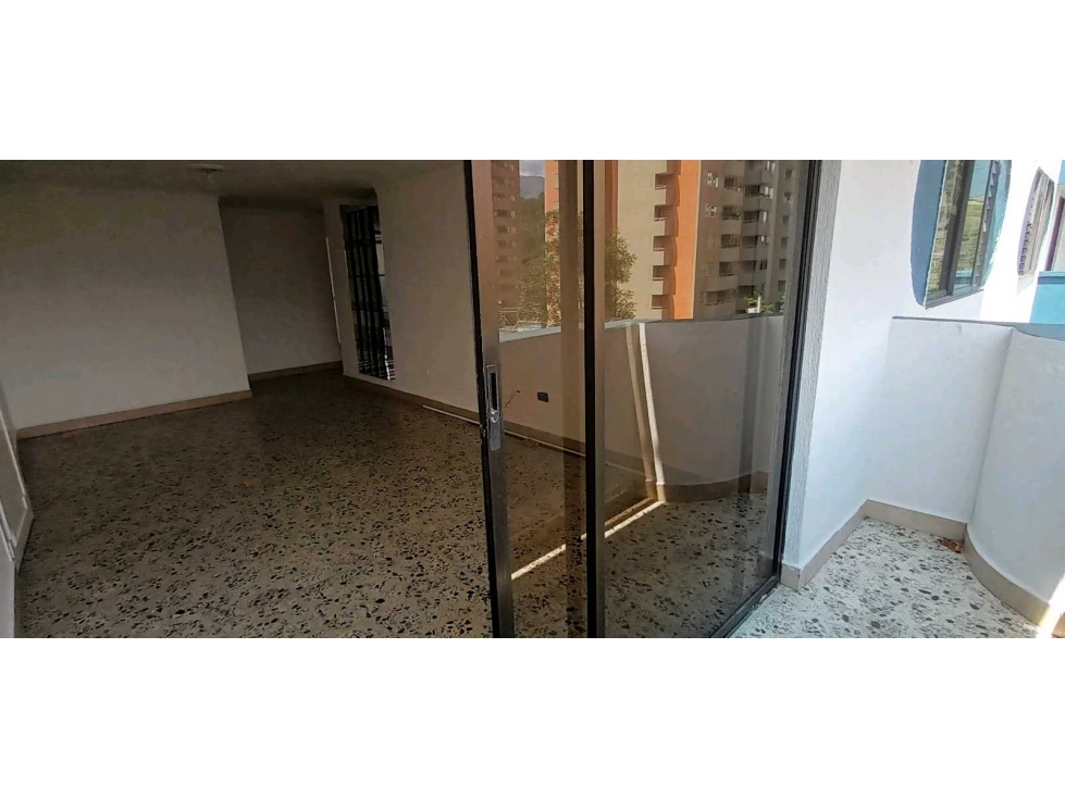 SE VENDE O ARRIENDA APARTAMENTO EN LOS COLORES CERCA A LA LUIS AMIGÓ — foto 3