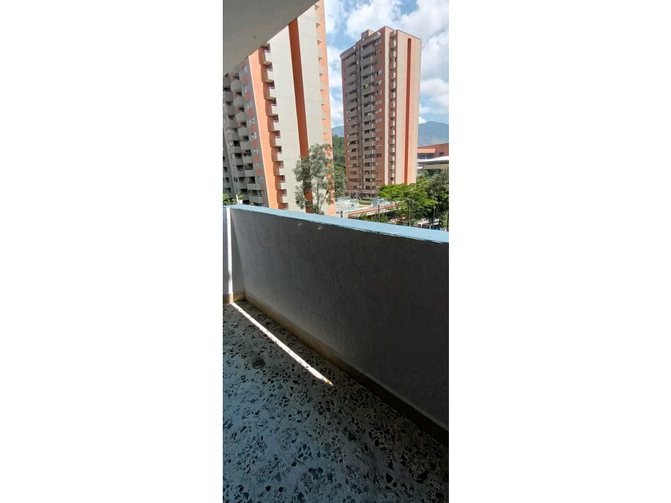 SE VENDE O ARRIENDA APARTAMENTO EN LOS COLORES CERCA A LA LUIS AMIGÓ — foto 4