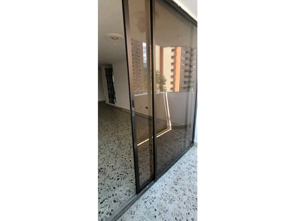 SE VENDE O ARRIENDA APARTAMENTO EN LOS COLORES CERCA A LA LUIS AMIGÓ — foto 6