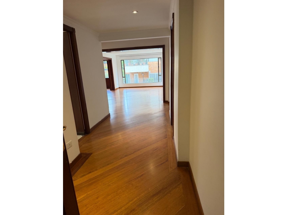 SE VENDE O ARRIENDA APARTAMENTO EN CHICÓ MUSEO 220M2