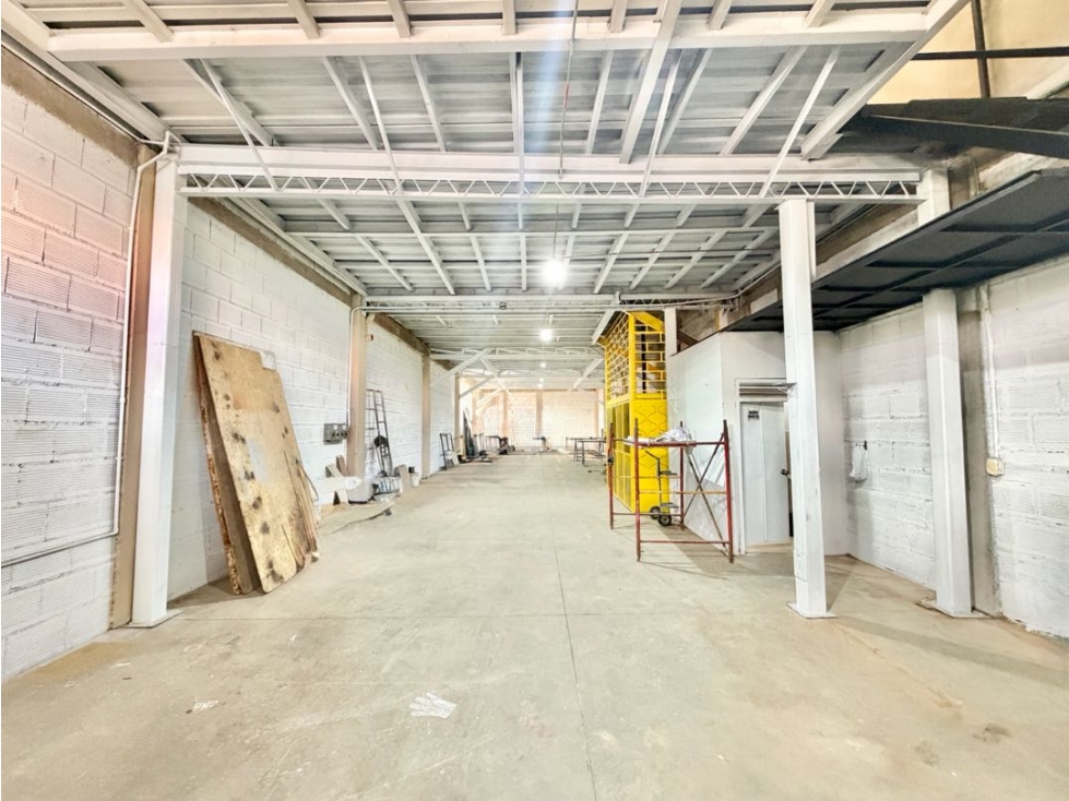 SE VENDE O ARRIENDA BODEGA EN TOBERIN, BOGOTA