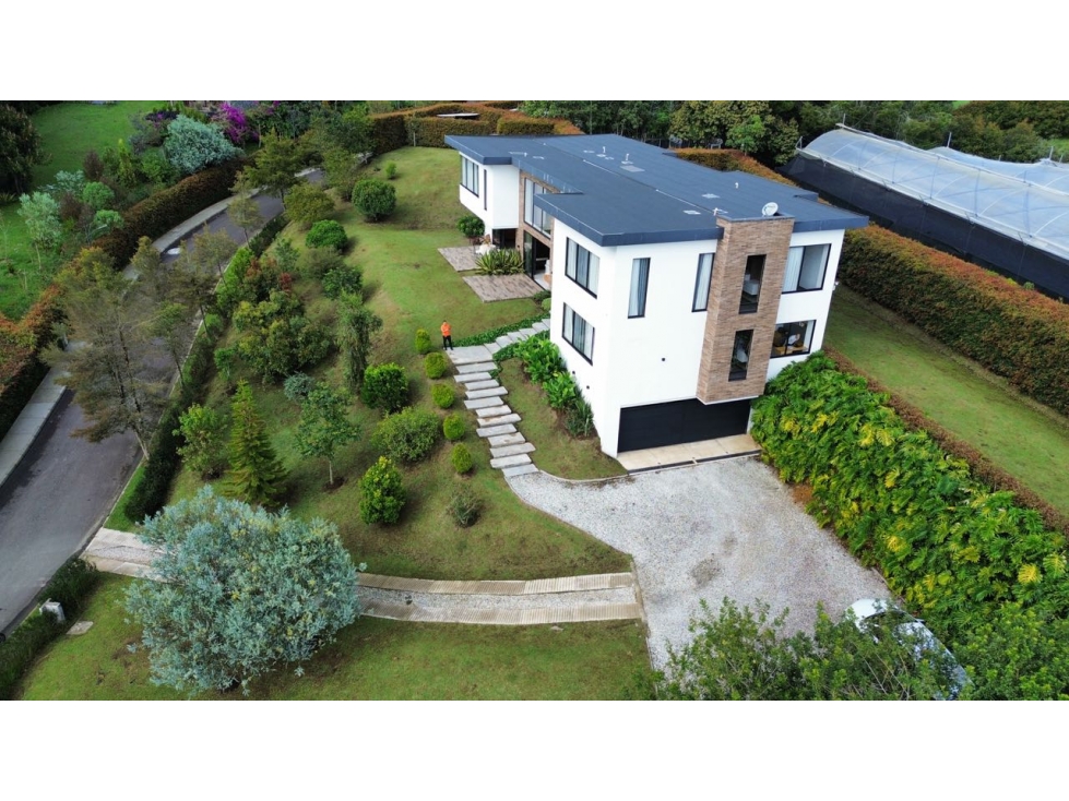 SE VENDE O PERMUTA CASA MODERNA LUJOEN LA CEJA EN PARCELACIÓN CERRADA — foto 4