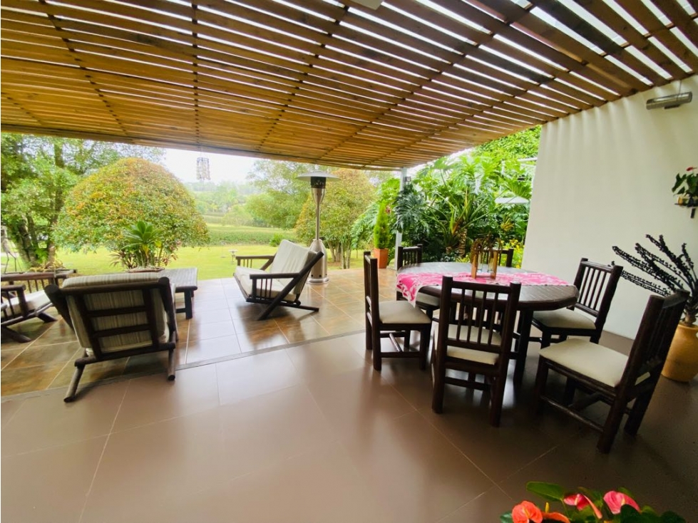 Se vende casa campestre en Llanogrande