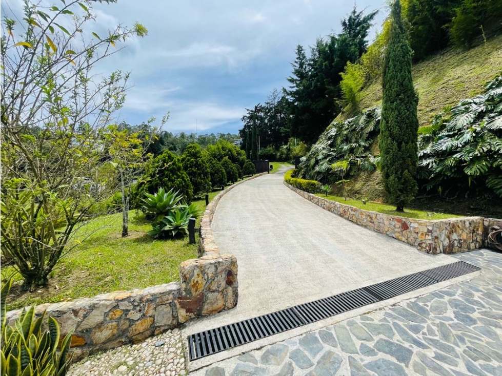 Se vende o se alquila casa en Poblado