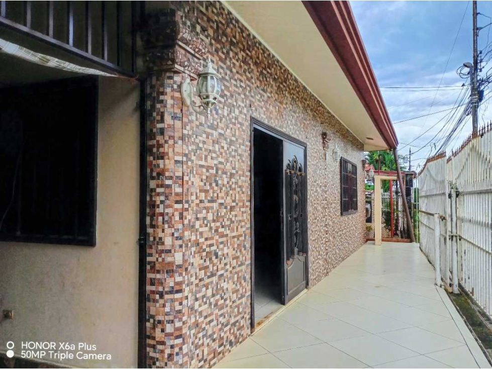Se vende o se alquila casa con grandes espacios, hermosa y céntrica — foto 2