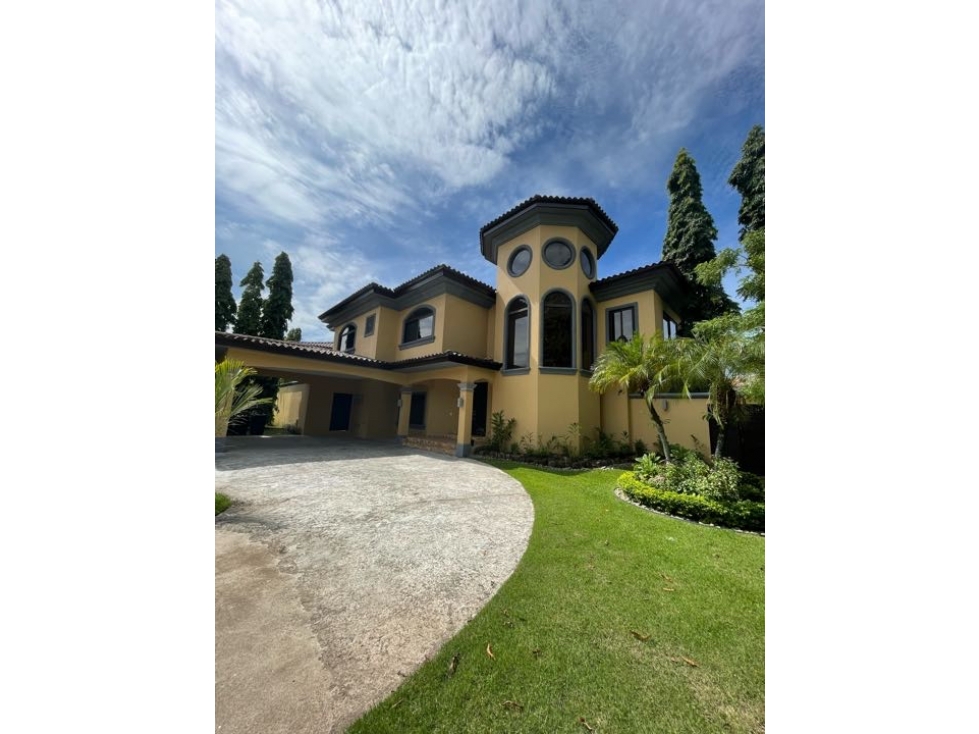 SE VENDE CASA EN COSTA DEL ESTE