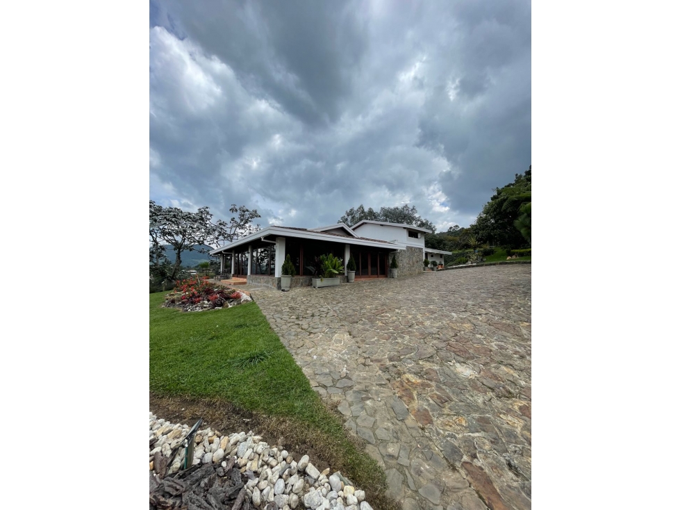 Se vende o se alquila finca en Pontezuela Rionegro Ant.