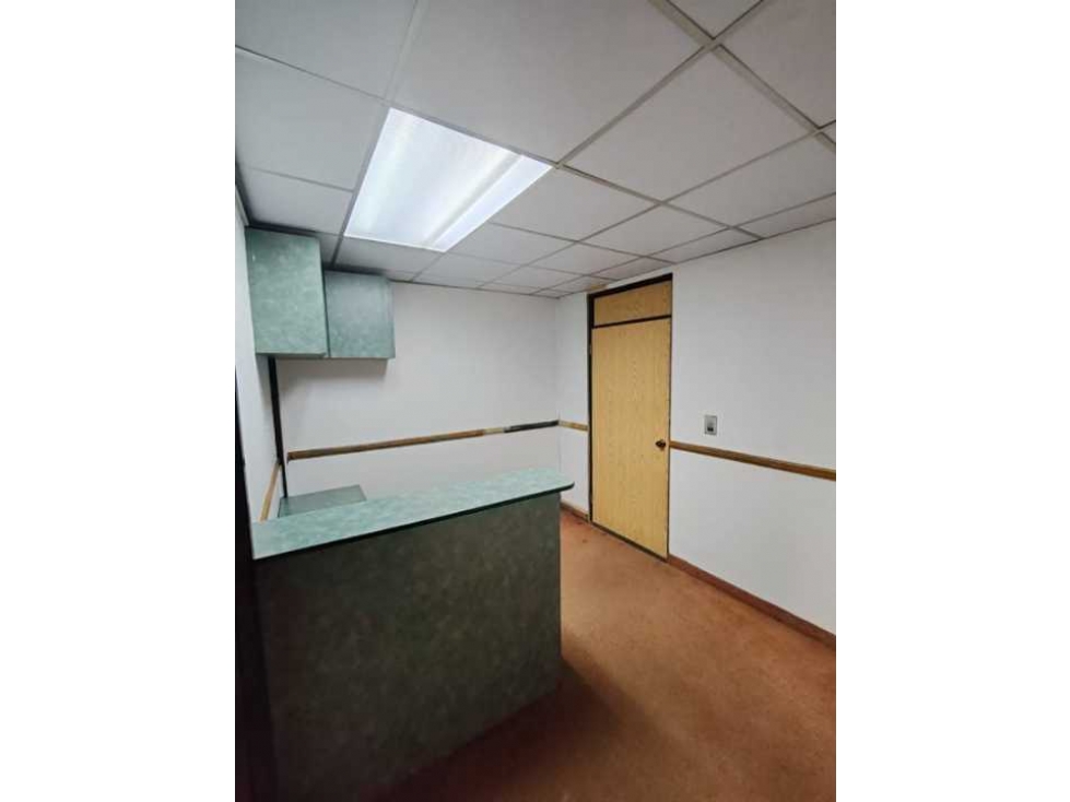 SE VENDE O SE ALQUILAN DOS CONSULTORIOS - 5