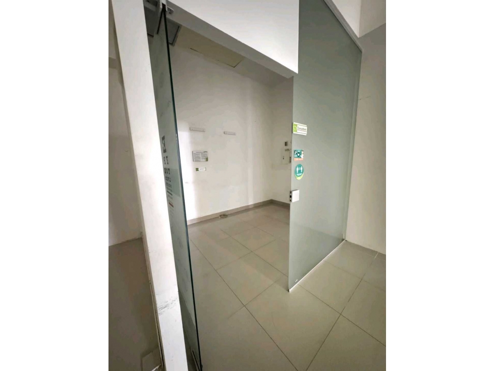 SE VENDE O SE ARRIENDA LOCAL CC UNICENTRO - 3
