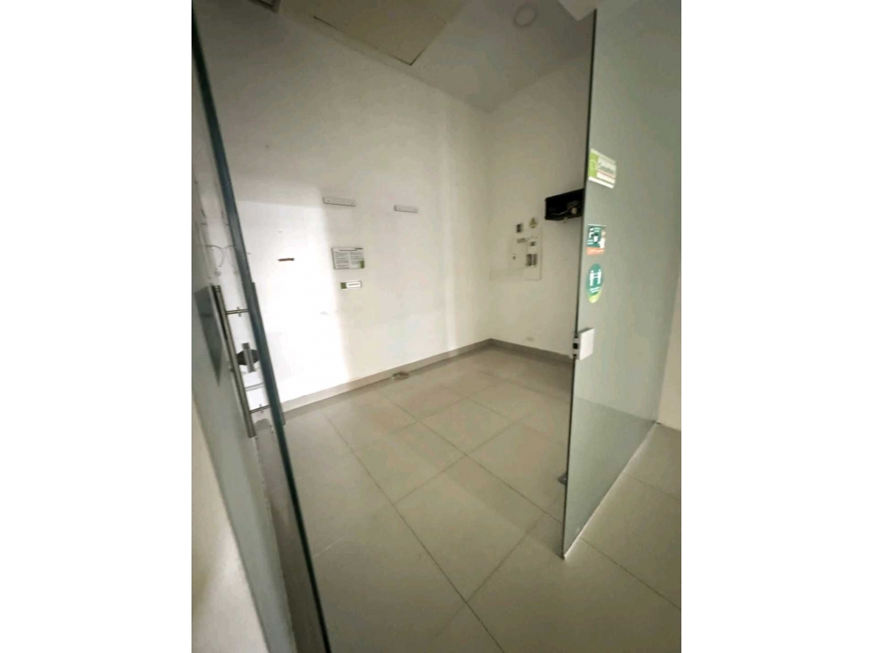 SE VENDE O SE ARRIENDA LOCAL CC UNICENTRO - 5